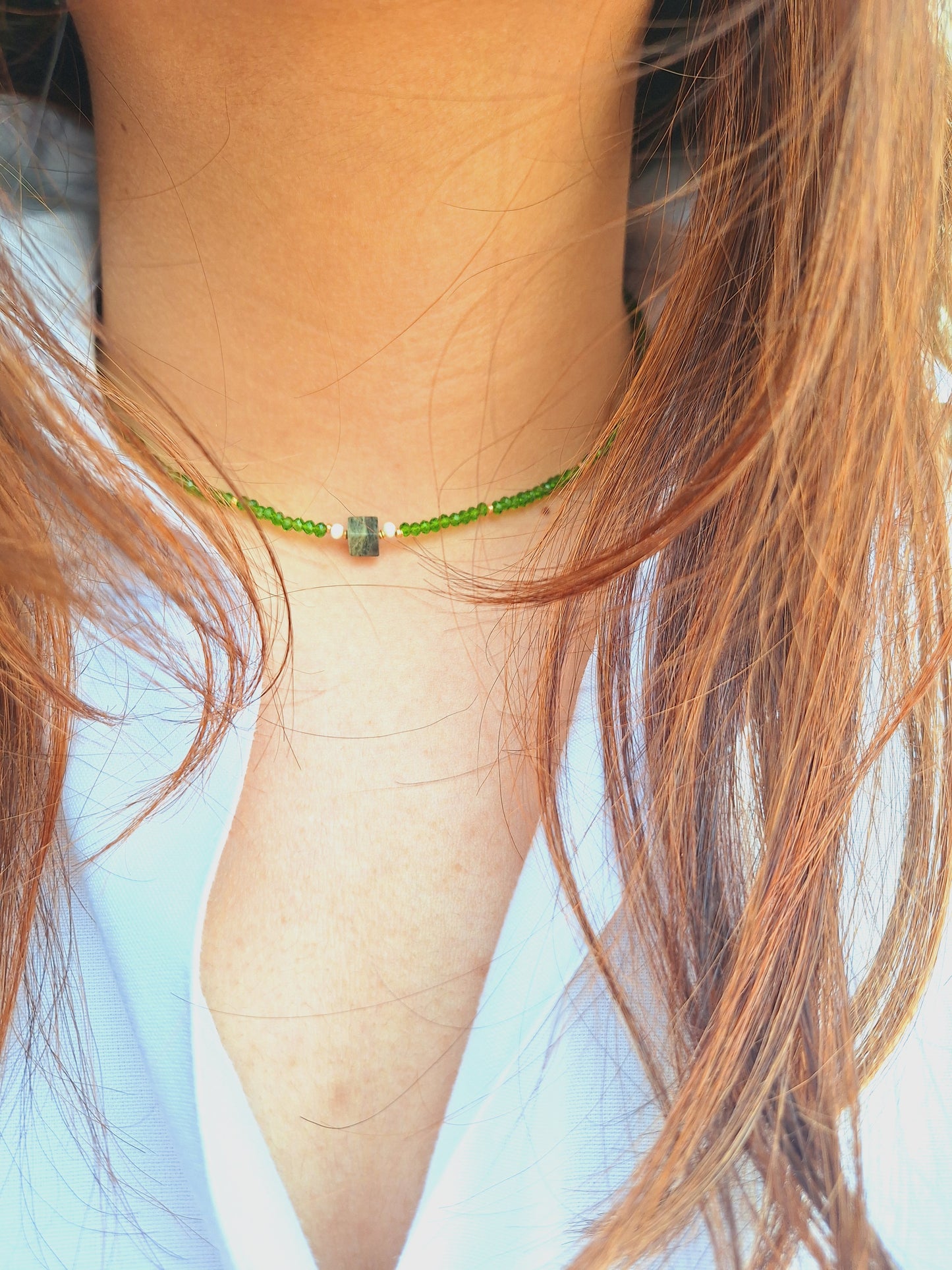 Choker artesanal de piedras naturales Jade, Perla y Prehnita